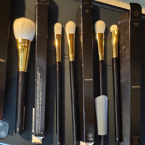 Tom Ford ORIGINAL NATURAL hair Makeup Brushes available - Picture 5 of 6